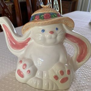Bunny Springtime Teapot. Made in USA! Vintage. Adorable. Functional. Unique.